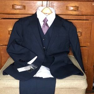 Full suit set including tie